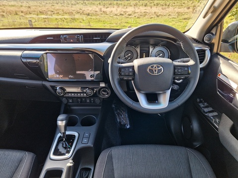 2.4 D-4D Invincible Auto 4WD Euro 6 (s/s) 4dr