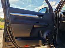 Toyota Hilux 2.4 D-4D Invincible Auto 4WD Euro 6 (s/s) 4dr 