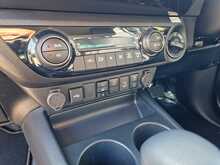 Toyota Hilux 2.4 D-4D Invincible Auto 4WD Euro 6 (s/s) 4dr 