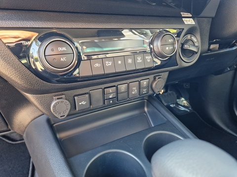 2.4 D-4D Invincible Auto 4WD Euro 6 (s/s) 4dr