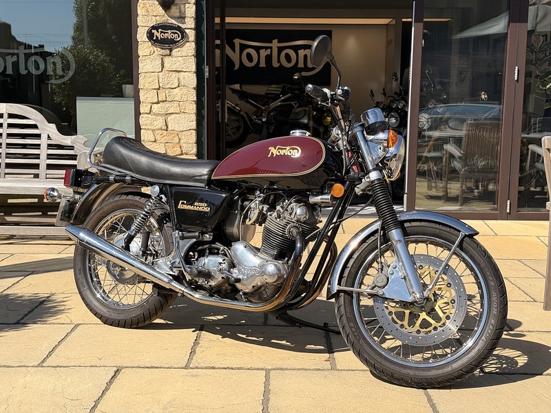 Norton Commando 850 - Norvil