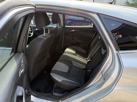 1.6 TDCi Zetec Hatchback 5dr Diesel Manual Euro 5 (s/s) (115 ps)