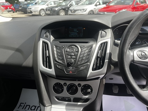 1.6 Zetec Hatchback 5dr Petrol Manual Euro 5 (105 ps)