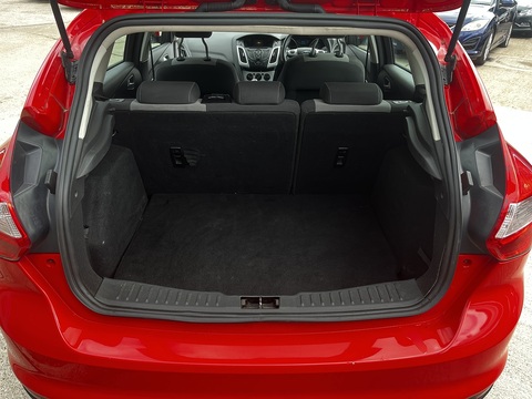 1.6 Zetec Hatchback 5dr Petrol Manual Euro 5 (105 ps)