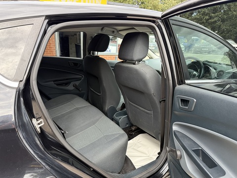 1.6 TDCi DPF Titanium Hatchback 5dr Diesel Manual (107 g/km, 94 bhp)