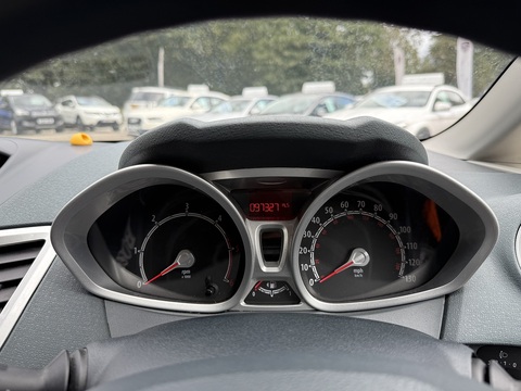 1.6 TDCi DPF Titanium Hatchback 5dr Diesel Manual (107 g/km, 94 bhp)