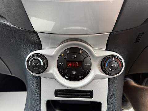 1.6 TDCi DPF Titanium Hatchback 5dr Diesel Manual (107 g/km, 94 bhp)