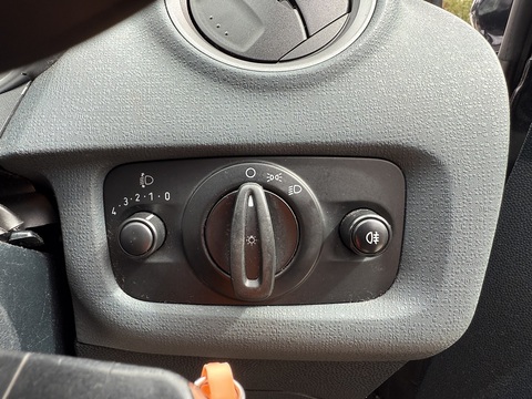 1.6 TDCi DPF Titanium Hatchback 5dr Diesel Manual (107 g/km, 94 bhp)