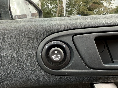 1.6 TDCi DPF Titanium Hatchback 5dr Diesel Manual (107 g/km, 94 bhp)