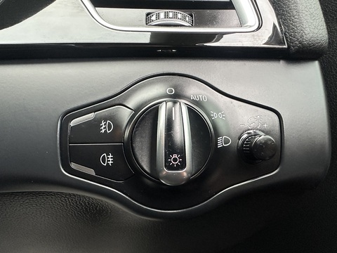 2.0 TDI Black Edition Saloon 4dr Diesel Multitronic Euro 5 (s/s) (177 ps)