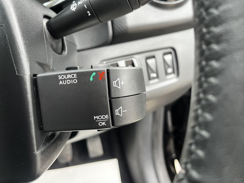 0.9 TCe Dynamique S MediaNav Hatchback 5dr Petrol Manual Euro 5 (s/s) (90 ps)