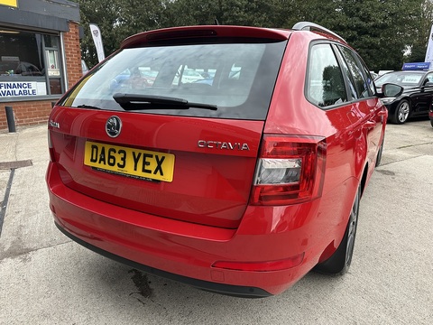 1.6 TDI Elegance Estate 5dr Diesel DSG Euro 5 (s/s) (105 ps)