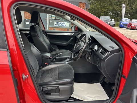 1.6 TDI Elegance Estate 5dr Diesel DSG Euro 5 (s/s) (105 ps)