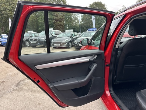 1.6 TDI Elegance Estate 5dr Diesel DSG Euro 5 (s/s) (105 ps)