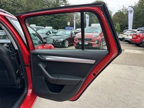 1.6 TDI Elegance Estate 5dr Diesel DSG Euro 5 (s/s) (105 ps)