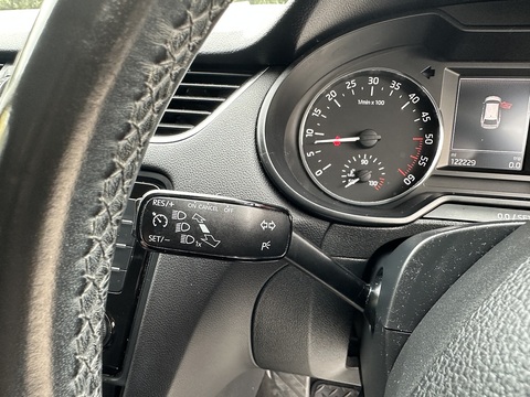 1.6 TDI Elegance Estate 5dr Diesel DSG Euro 5 (s/s) (105 ps)