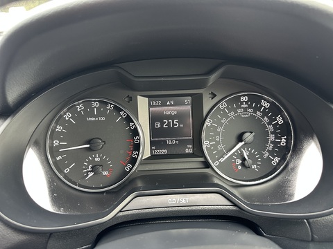 1.6 TDI Elegance Estate 5dr Diesel DSG Euro 5 (s/s) (105 ps)