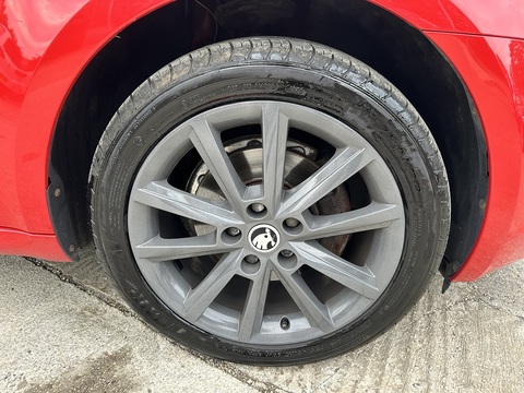 1.6 TDI Elegance Estate 5dr Diesel DSG Euro 5 (s/s) (105 ps)