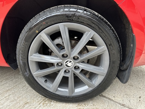 1.6 TDI Elegance Estate 5dr Diesel DSG Euro 5 (s/s) (105 ps)