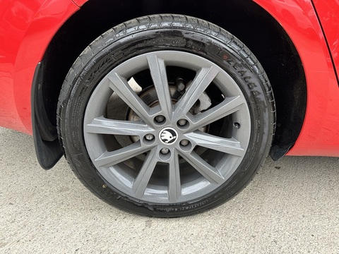 1.6 TDI Elegance Estate 5dr Diesel DSG Euro 5 (s/s) (105 ps)