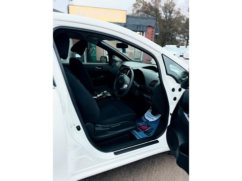 24kWh Acenta Hatchback 5dr Electric Auto (107 bhp)