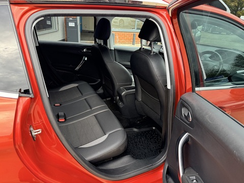 1.2 VTi PureTech Allure SUV 5dr Petrol Manual Euro 5 (82 ps)