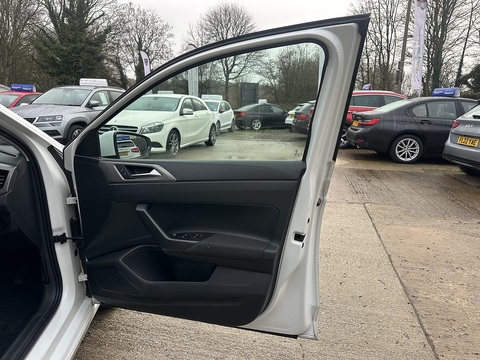 1.0 TSI SE Hatchback 5dr Petrol Manual Euro 6 (s/s) (95 ps)