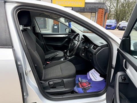 2.0 TDI SE Hatchback 5dr Diesel Manual Euro 5 (s/s) (150 ps)