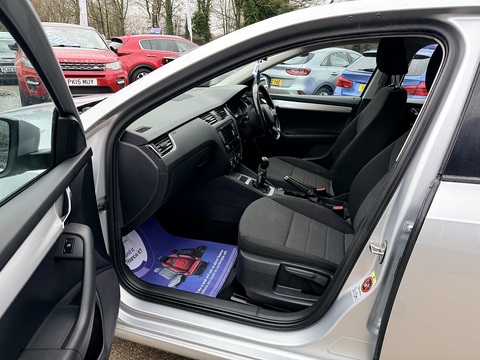 2.0 TDI SE Hatchback 5dr Diesel Manual Euro 5 (s/s) (150 ps)