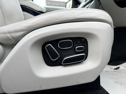 4.4 SD V8 Autobiography SUV 5dr Diesel Auto 4WD Euro 5 (339 ps)