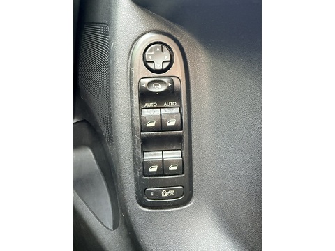 1.6 HDi Exclusive Hatchback 5dr Diesel Manual Euro 4 (90 ps)