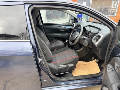 1.2 VTi PureTech Allure Hatchback 5dr Petrol Manual Euro 5 (82 ps)