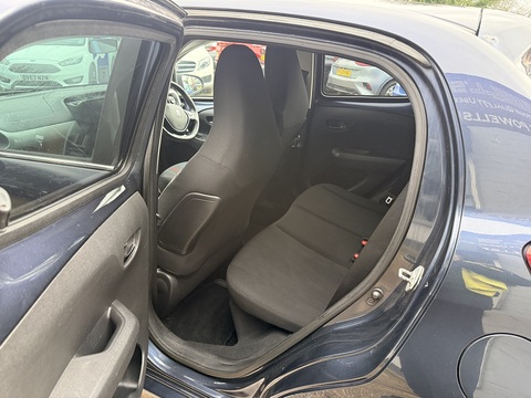 1.2 VTi PureTech Allure Hatchback 5dr Petrol Manual Euro 5 (82 ps)