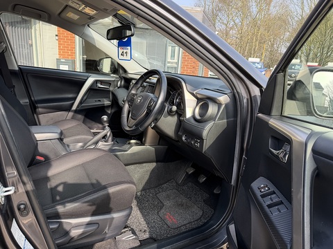 2.0 D-4D Icon SUV 5dr Diesel Manual 4WD Euro 5 (s/s) (124 ps)
