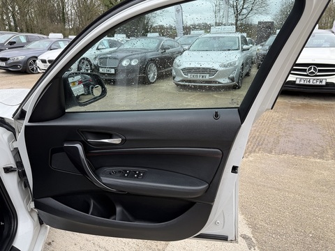 2.0 118d Sport Hatchback 5dr Diesel Auto Euro 5 (s/s) (143 ps)