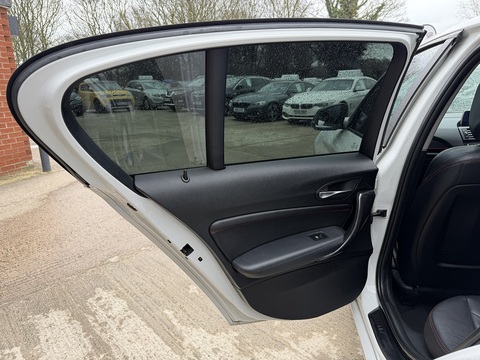 2.0 118d Sport Hatchback 5dr Diesel Auto Euro 5 (s/s) (143 ps)