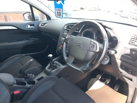 1.6 BlueHDi Feel Hatchback 5dr Diesel Manual Euro 6 (100 ps)