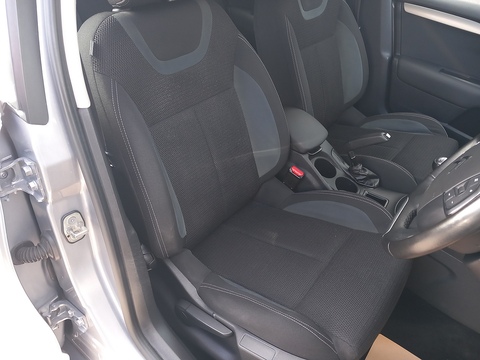 1.6 BlueHDi Feel Hatchback 5dr Diesel Manual Euro 6 (100 ps)