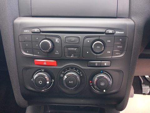 1.6 BlueHDi Feel Hatchback 5dr Diesel Manual Euro 6 (100 ps)