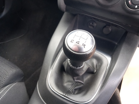 1.6 BlueHDi Feel Hatchback 5dr Diesel Manual Euro 6 (100 ps)