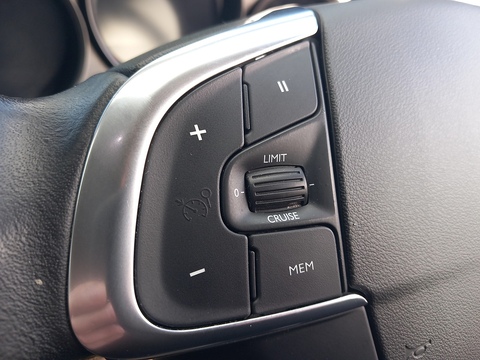 1.6 BlueHDi Feel Hatchback 5dr Diesel Manual Euro 6 (100 ps)