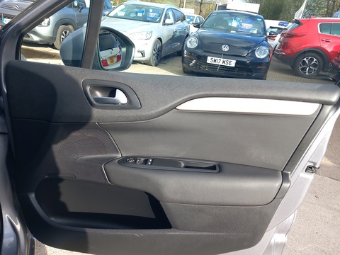 1.6 BlueHDi Feel Hatchback 5dr Diesel Manual Euro 6 (100 ps)