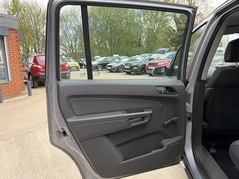 1.6 Club MPV 5dr Petrol Manual Euro 4 (105 ps)