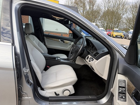 2.1 C220 CDI Sport Saloon 4dr Diesel Auto Euro 4 (170 ps)