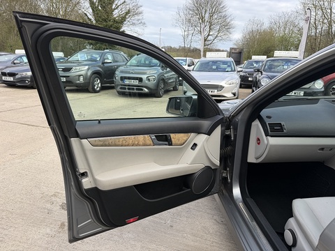 2.1 C220 CDI Sport Saloon 4dr Diesel Auto Euro 4 (170 ps)