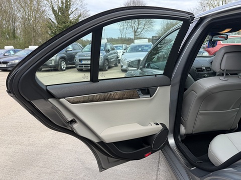 2.1 C220 CDI Sport Saloon 4dr Diesel Auto Euro 4 (170 ps)