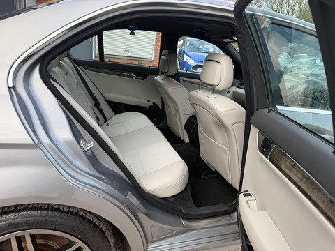 2.1 C220 CDI Sport Saloon 4dr Diesel Auto Euro 4 (170 ps)