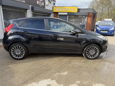 1.0T EcoBoost Titanium Hatchback 5dr Petrol Manual Euro 5 (s/s) (125 ps)