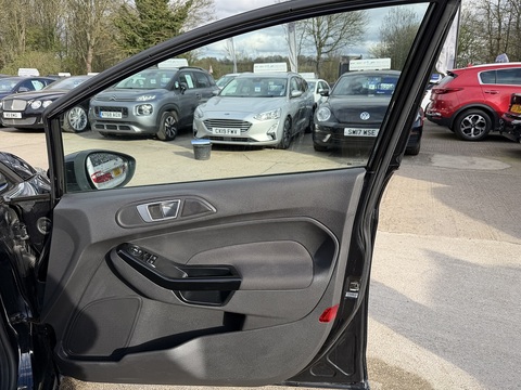 1.0T EcoBoost Titanium Hatchback 5dr Petrol Manual Euro 5 (s/s) (125 ps)