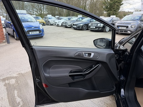 1.0T EcoBoost Titanium Hatchback 5dr Petrol Manual Euro 5 (s/s) (125 ps)